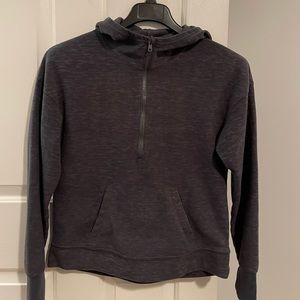 Women’s Old Navy half zip lightweight fleece. Size small. Gently worn. No flaws.